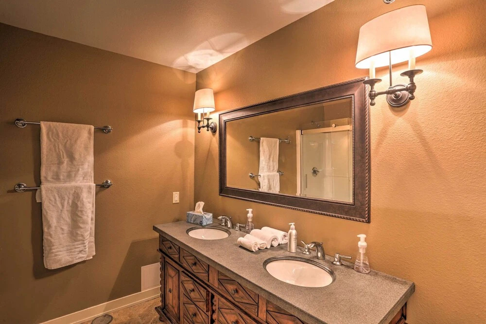 Main Street Strugis Apt w/ High-end Features