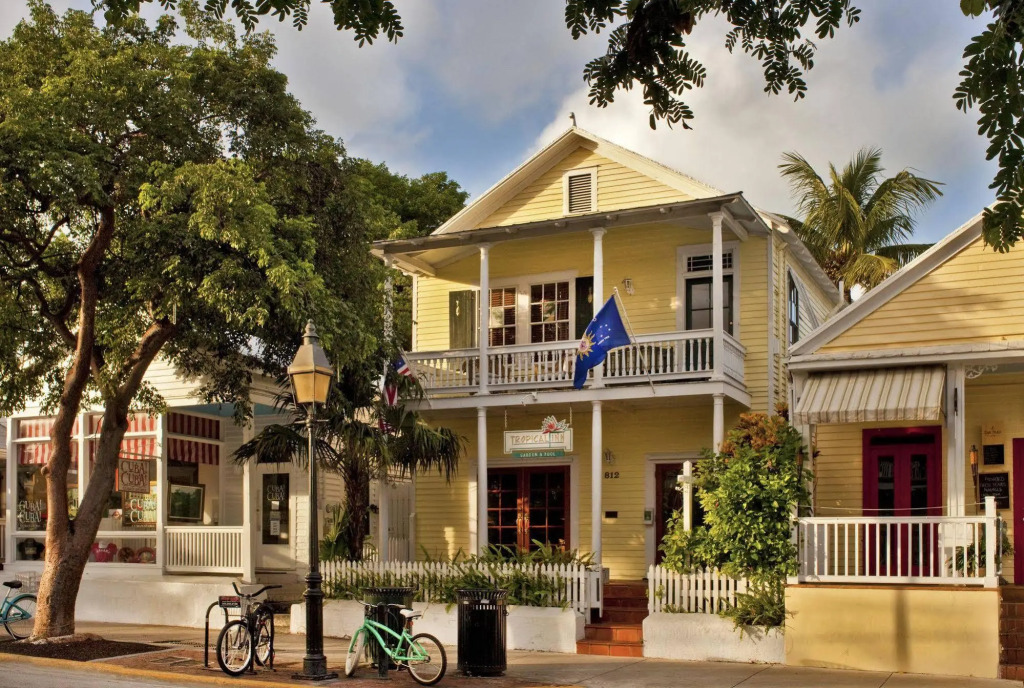 Tropical Inn
