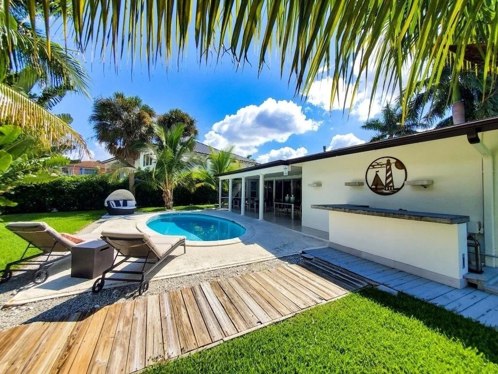 Paradise Awaits - Wkly 3 Bedroom Home