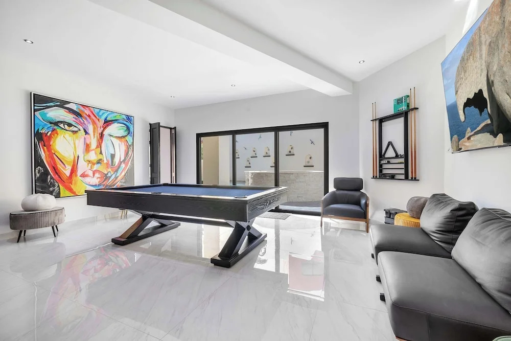 Marbella Lane - PrimeVilla n Modern Home