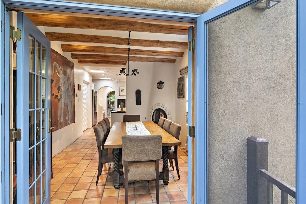 Casa De Gracia - Historic East Side Sanctuary, Perfect for Working From Home