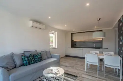Five Bedroom Holiday Home In Kornic