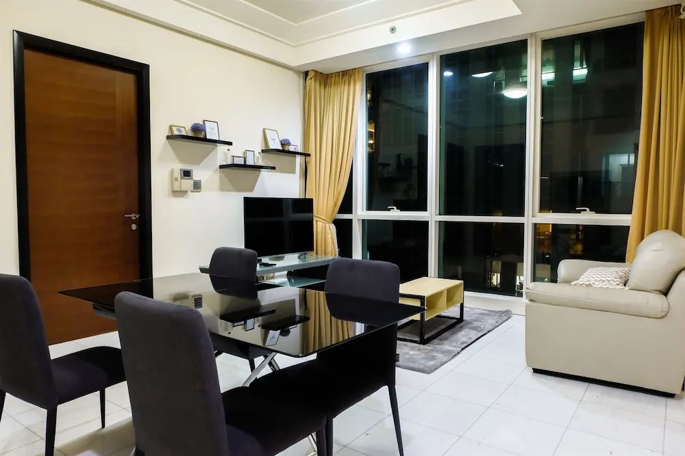2 Bedroom Luxury The Peak Apartment By Travelio