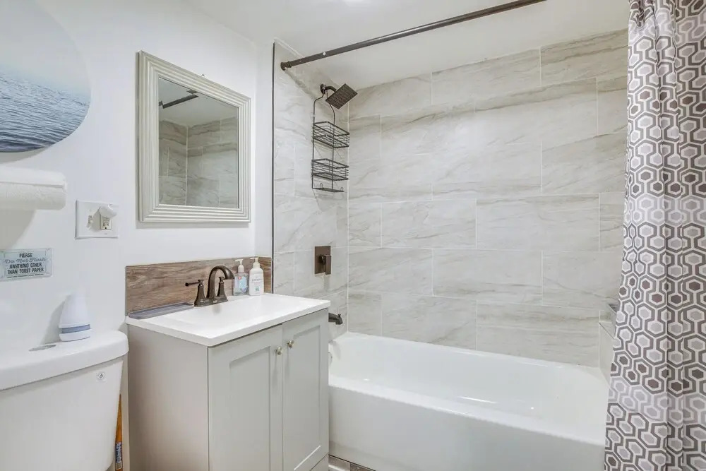 Dog-friendly Apt w/ Yard: 10 Mi to Downtown