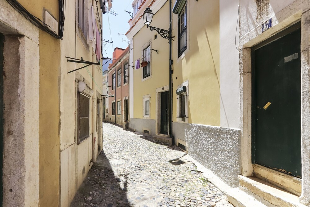 Typical Mouraria Studios by Hosty
