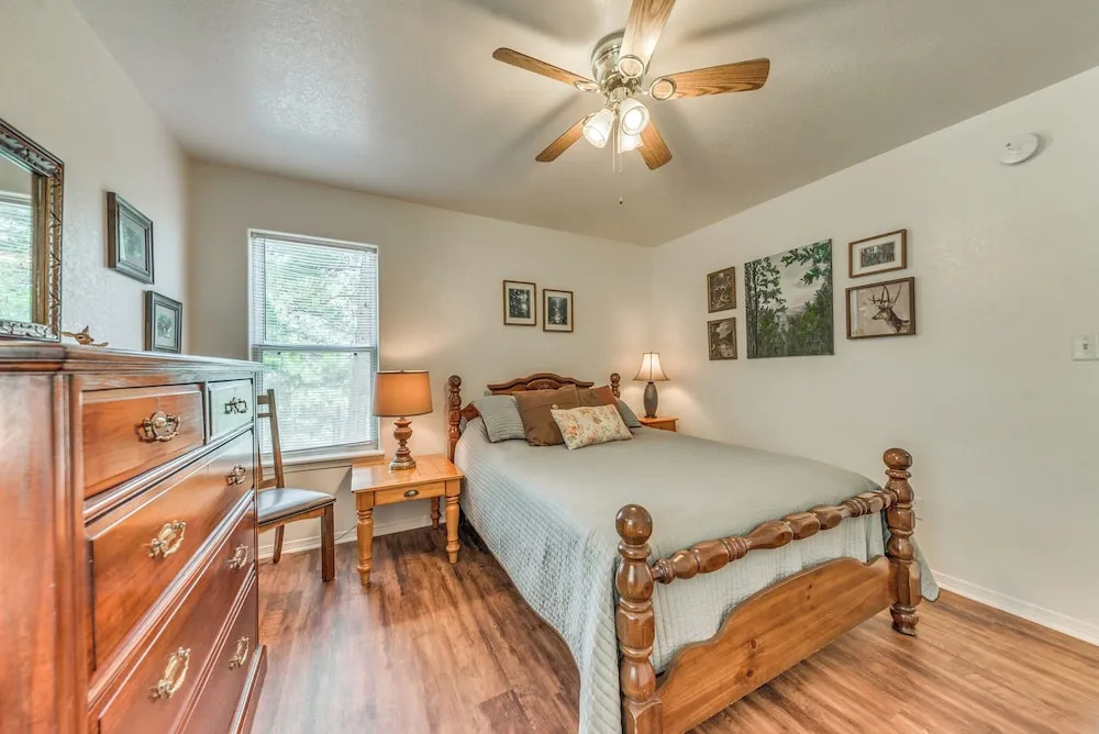 Hillside Haven w/ Deck < 2 Miles to Dwtn Ruidoso!