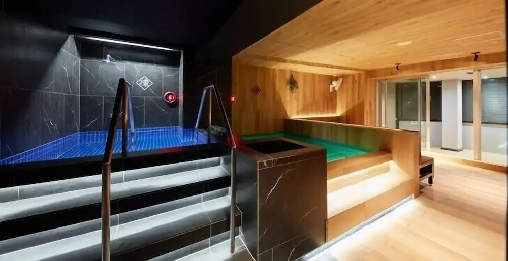 Rembrandt Cabin & Spa Shimbashi - Caters to Men