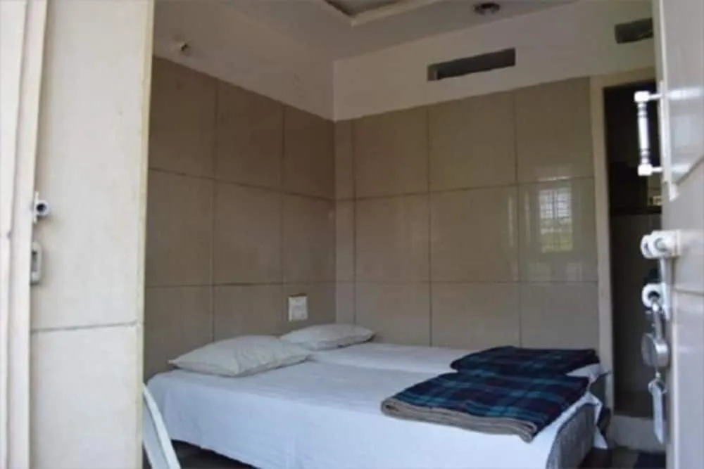 Mourya Deluxe A/C Lodge