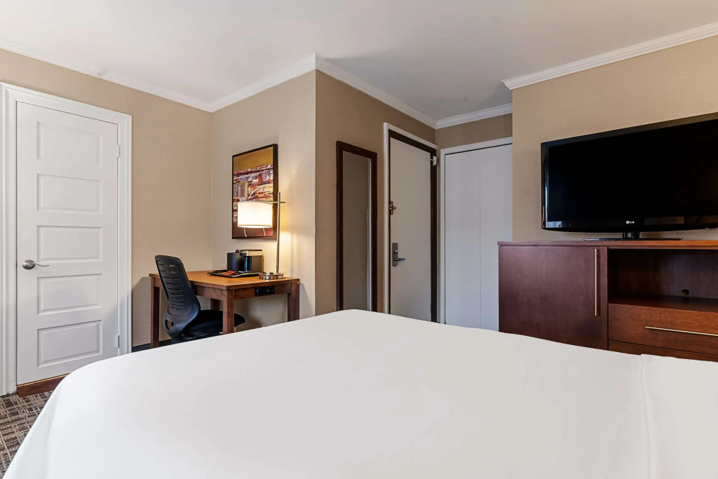 Best Western Ville-Marie Montreal Hotel & Suites