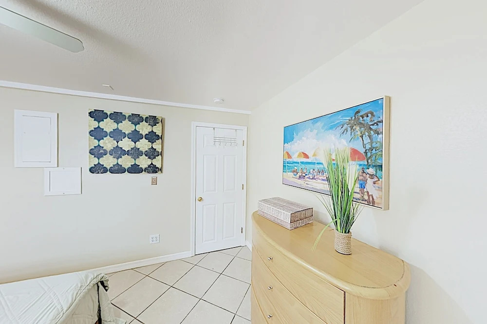 New Listing! Shoreside - Walk To Waves 1 Bedroom Condo