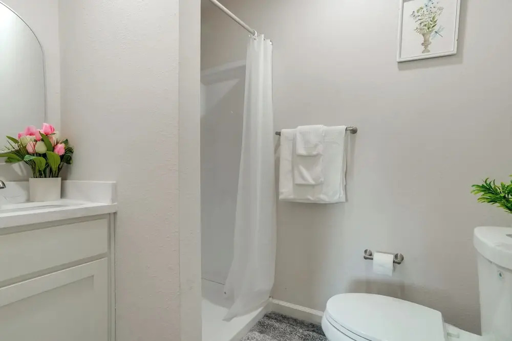 Great for Digital Nomads! Convenient Manteca Apt