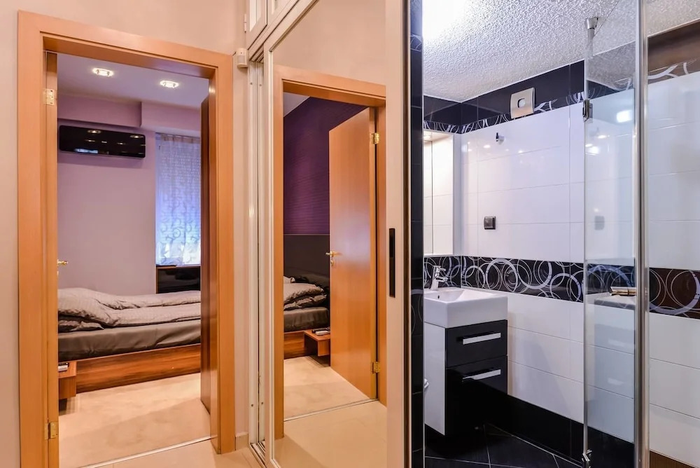 FM Deluxe 1-BDR Apartment - Extravaganzzo