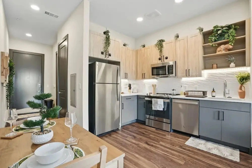12min DT 6min Domain Studio-pool Free Parking