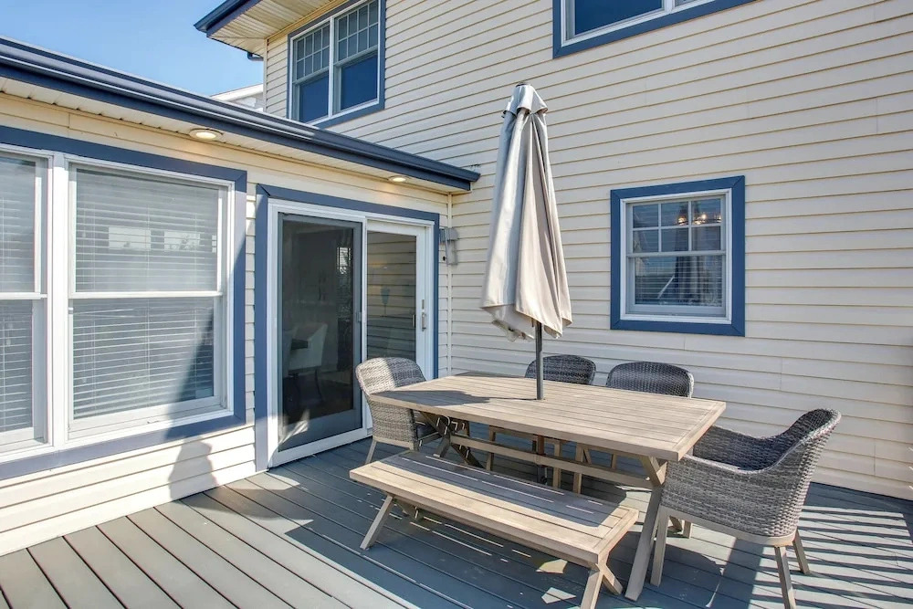 1 Mi to Pier: Spacious Home w/ Private Yard