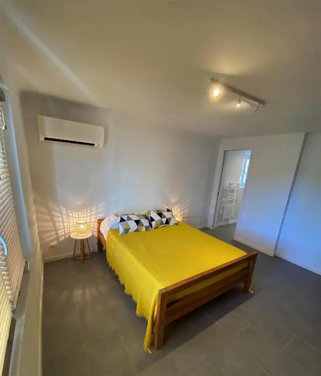 appartement rez de villa proche port et plages de Sanary