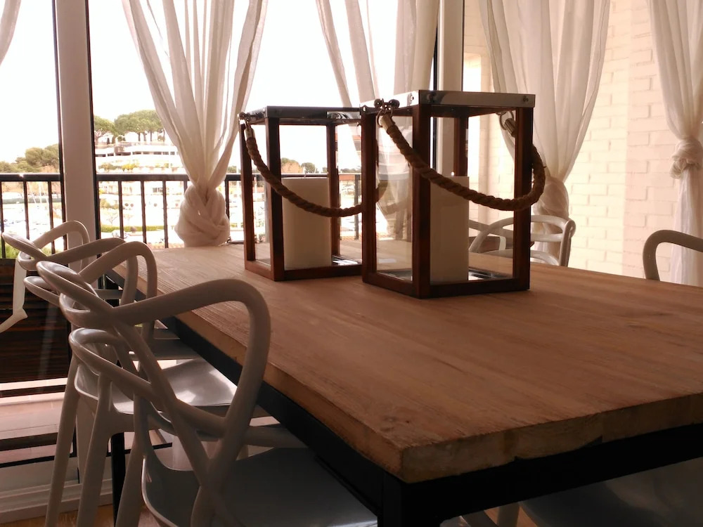 A&A Brothers -Boutique Suites Apartments