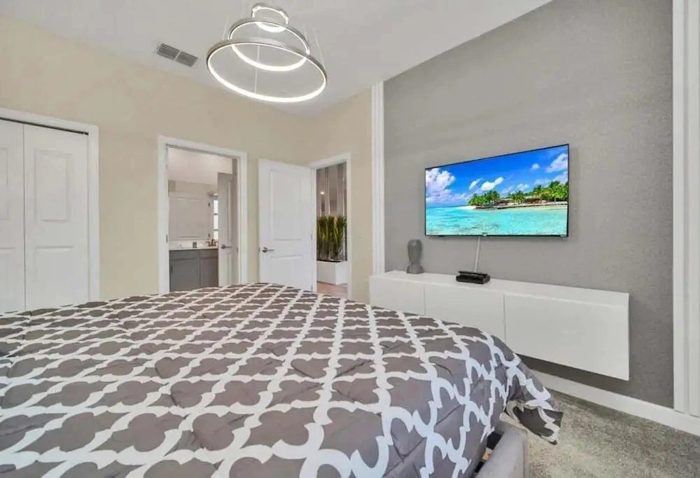 Family Home 9 BR 8 Min to Disney