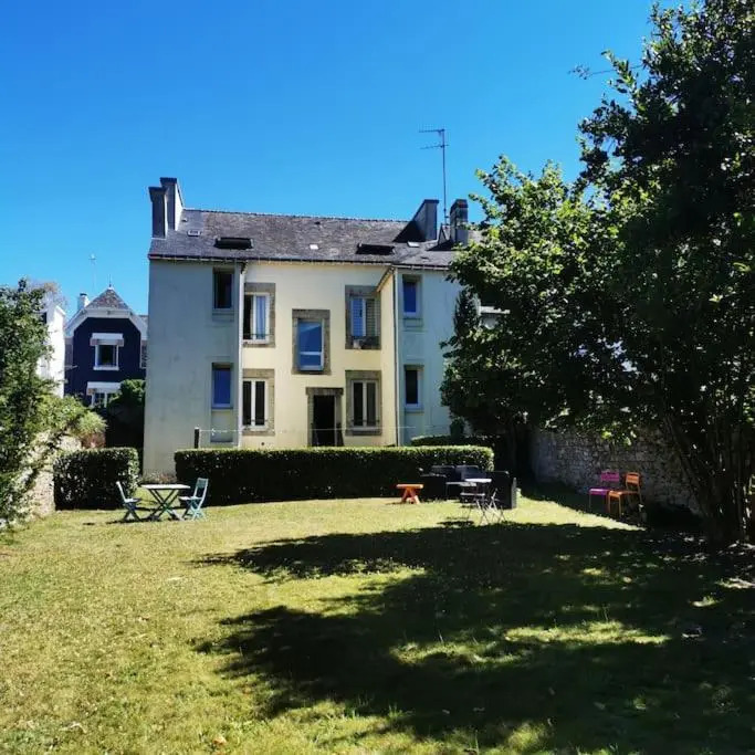 BEAU studio avec jardin proche gare /centre ville