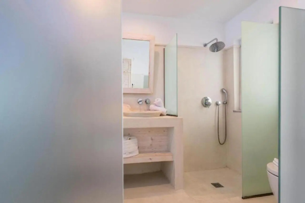 Kouros Home Hotel