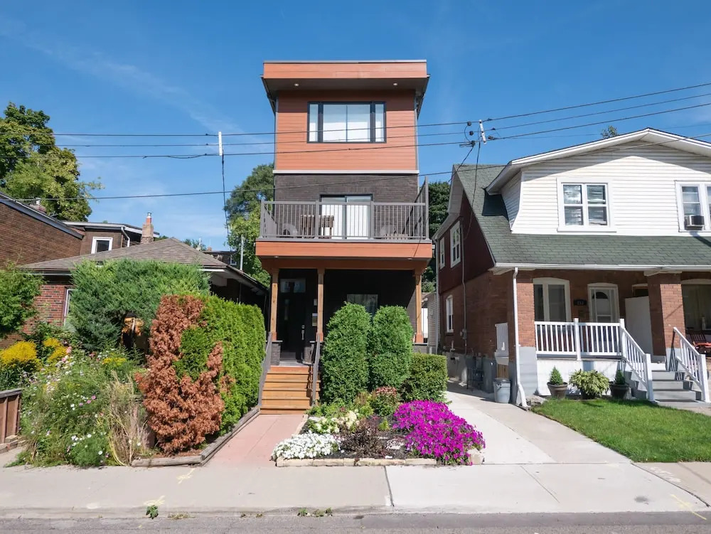 Cosy 1 Bedroom Suite in Leslieville