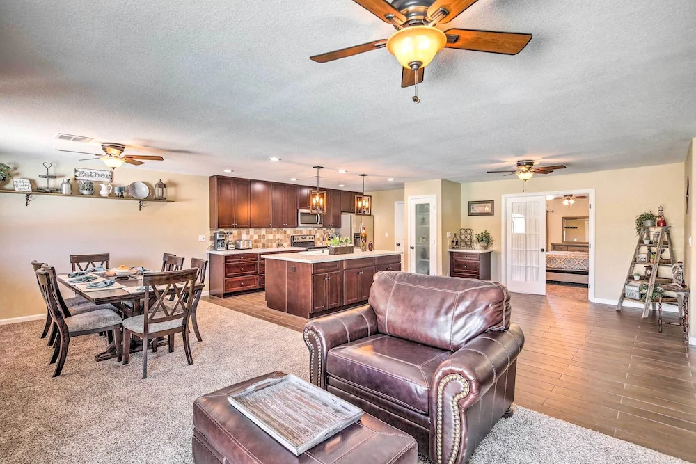 Lake Havasu Home w/ Pool, Near London Bridge!