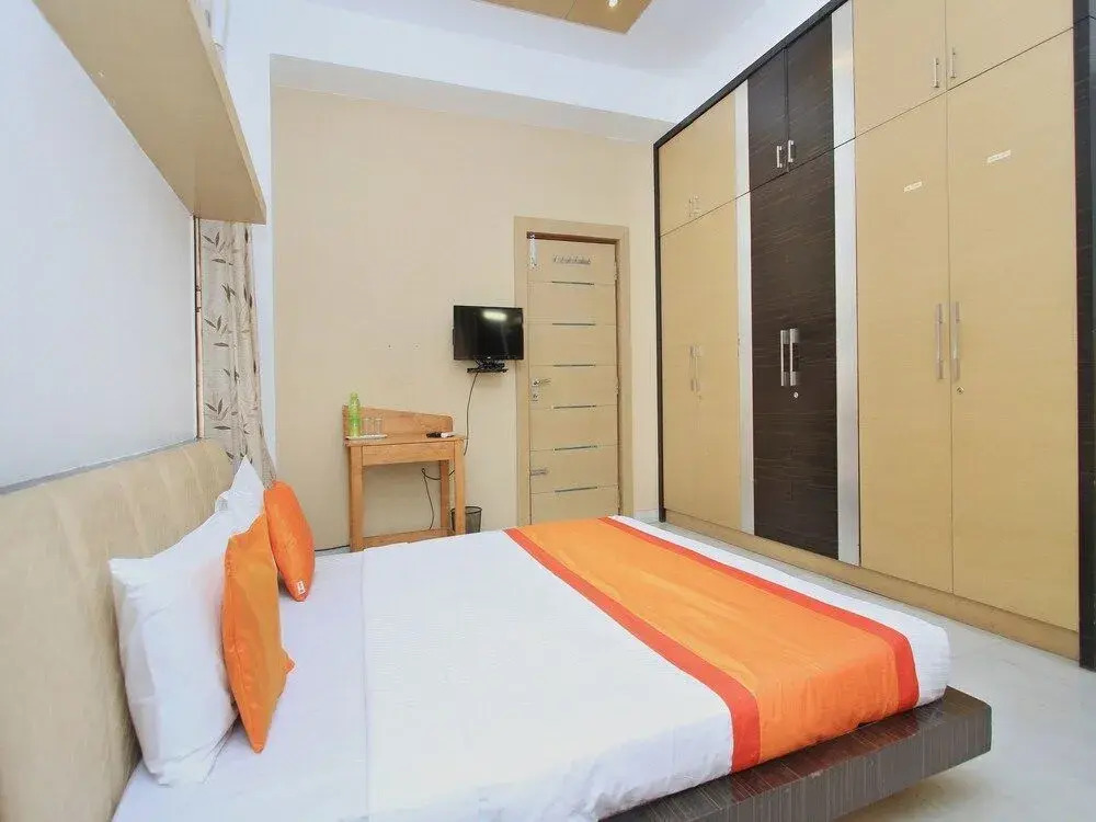 Red Carpet Residence By OYO Rooms