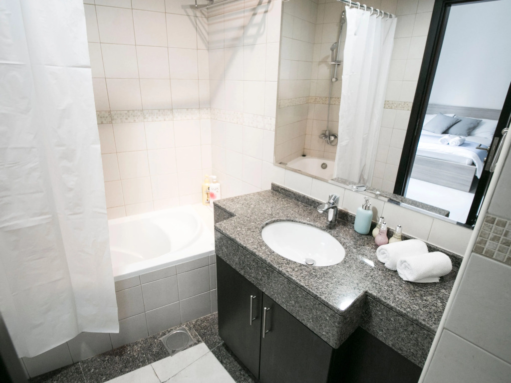 Stylish Apt In Heart Of Marina 5' Walk To Beach