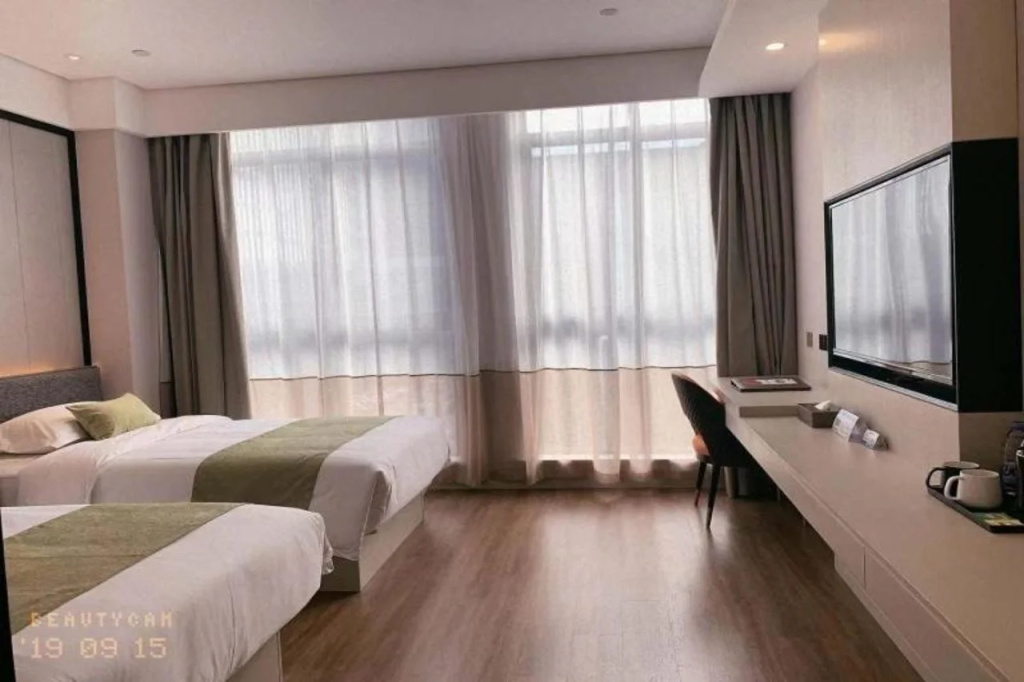 Gya Jiaxing Pinghu City Wuyue Square Shengli Road