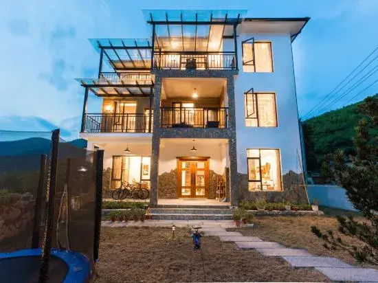 Stream Banks Private Hostel