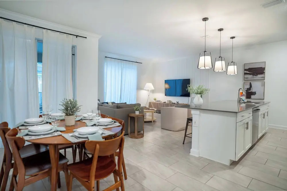 4BR Luxury Home at Champions Gate With Pool