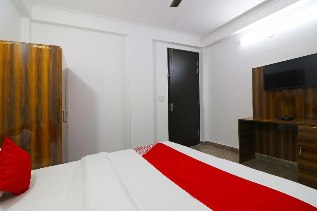 Capital O 61377 Hotel Diamond Inn