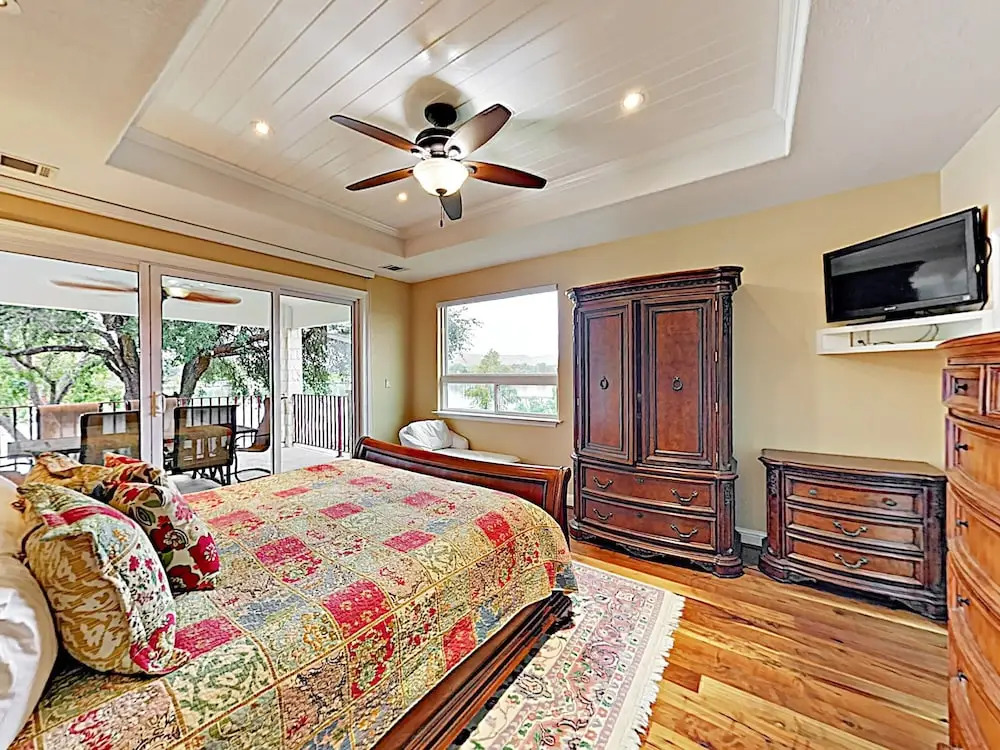 New Listing! 2-unit Lake W/ Boat Launch 6 Bedroom Home