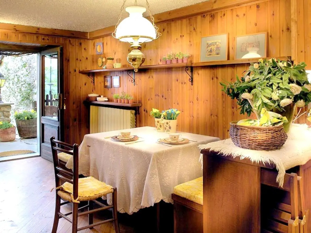 2 bedrooms chalet with enclosed garden and wifi at Gratillon