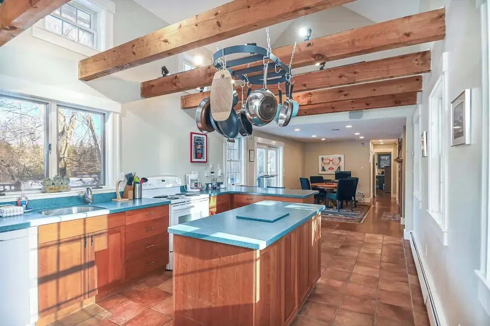 4 BDR w/ Private Hot Tub, Backyard and Deck!