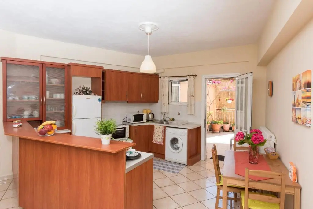 House of Velenia, Family Apt 15' from Corfu center