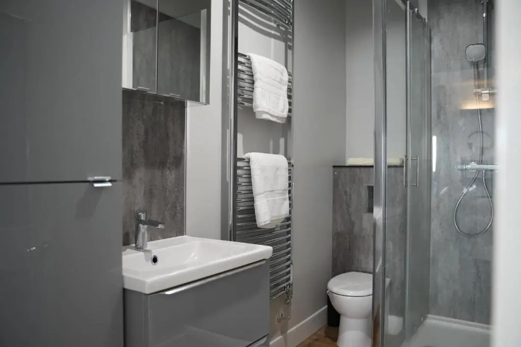 Gorgeous, Comfortable Apartment on the High Street