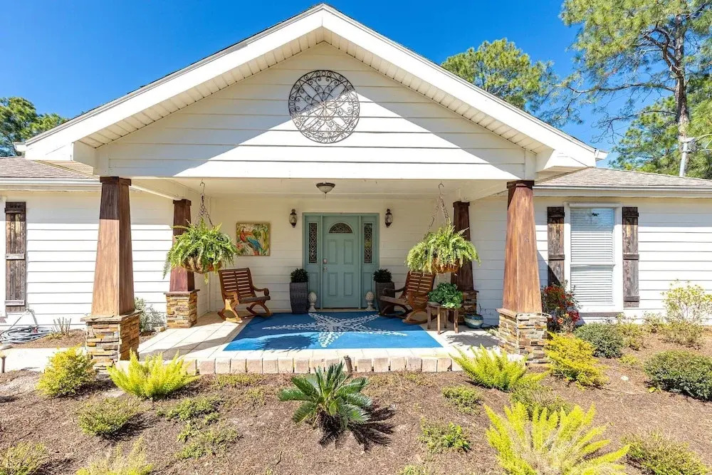 Private Backyard Oasis With Heated Pool, 4 BR, Bikes & Pond