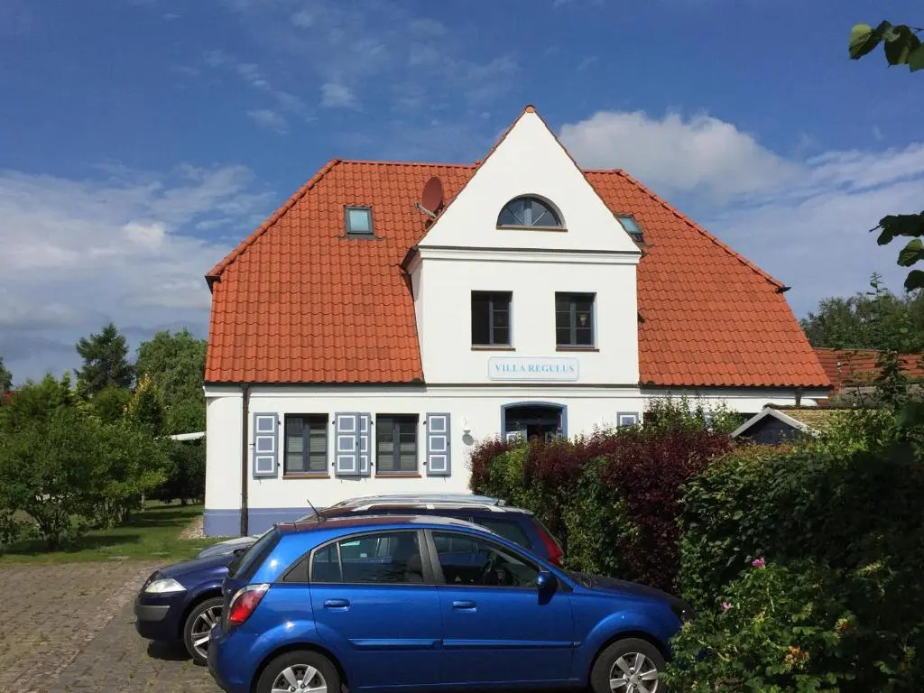 Neue Reihe 43 Villa Regulus EG