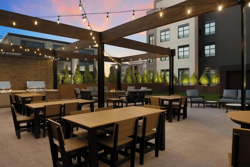 Courtyard by Marriott Milwaukee Brookfield at Poplar Creek