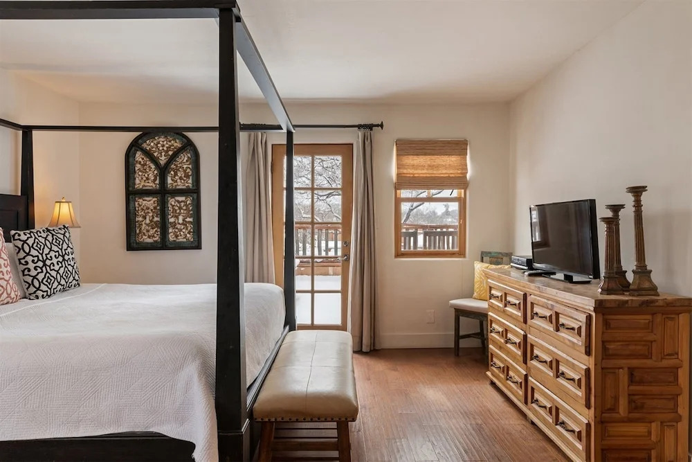 Tecolote - Authentic Home Right Next to The Plaza, Hot Tub, Roof Deck