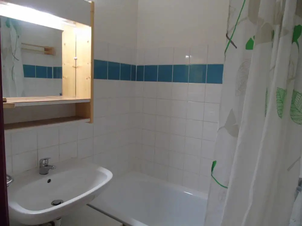 Lou Services Apartment CB11 LSI 001