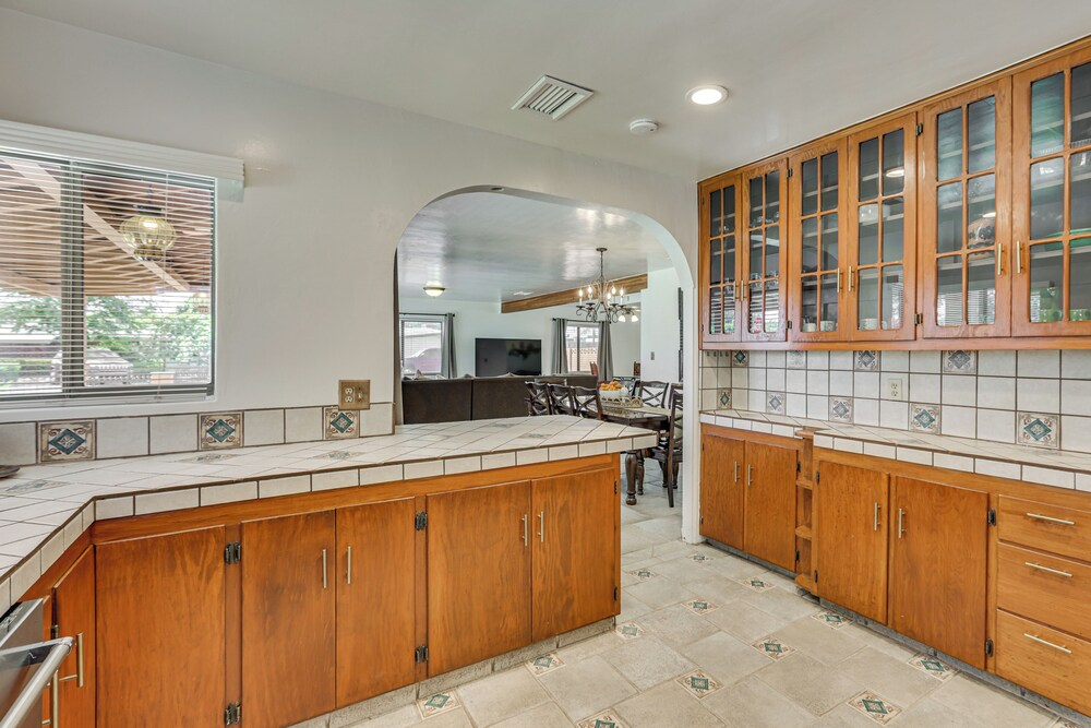 Walkable Uptown Gem! 3 Mi to Phoenix Mtns Preserve