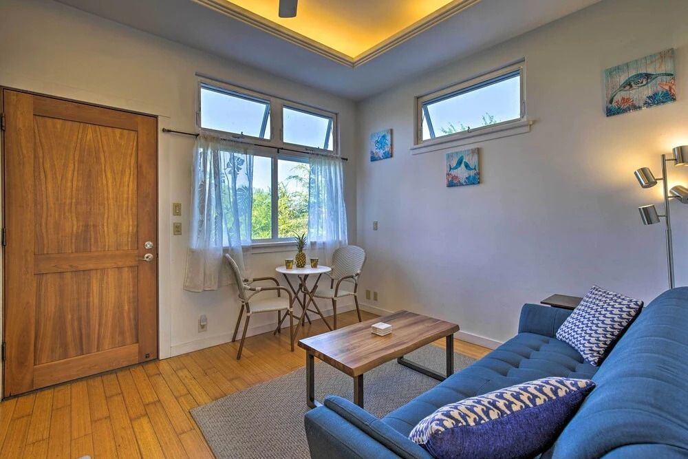 1 Mile to Magic Sands Beach: Kailua-kona Cottage