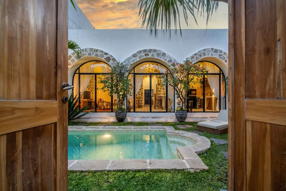 Comfortable 3BR Stylish Private Villa, Canggu