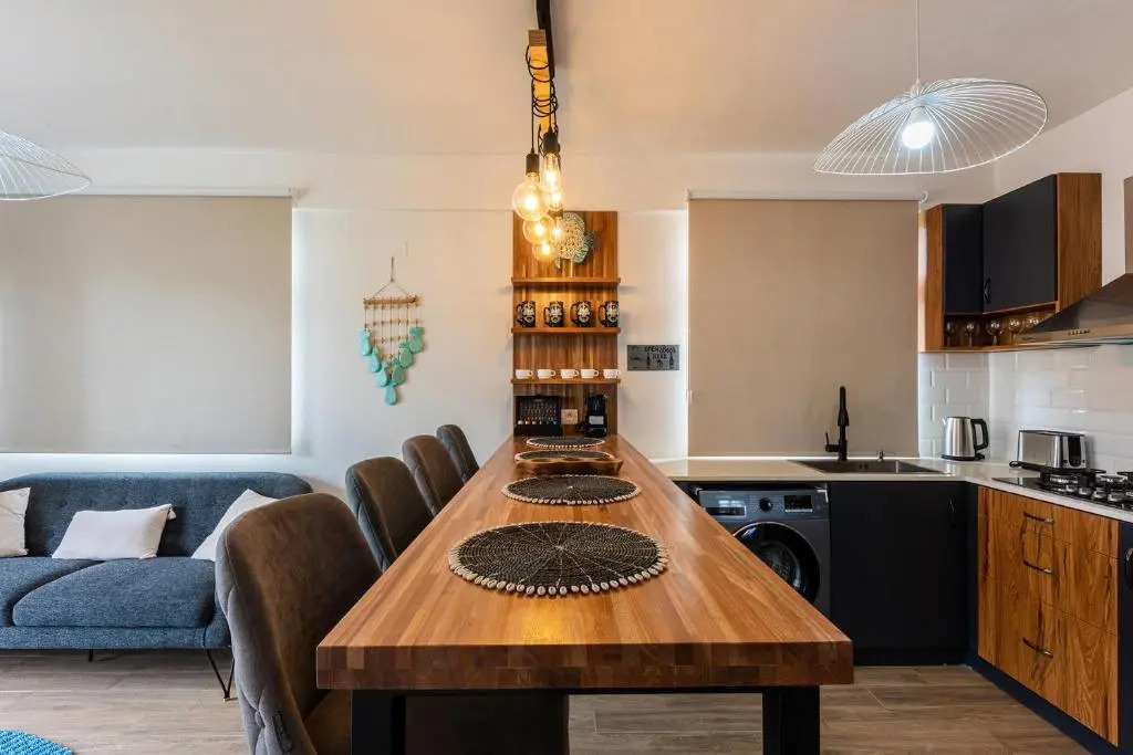 373 Wolmar Cosy and Modern Apartment- 200 metres from the Beach and Supermarkets and just next to Domaine de wolmar with views of deers and green natural park