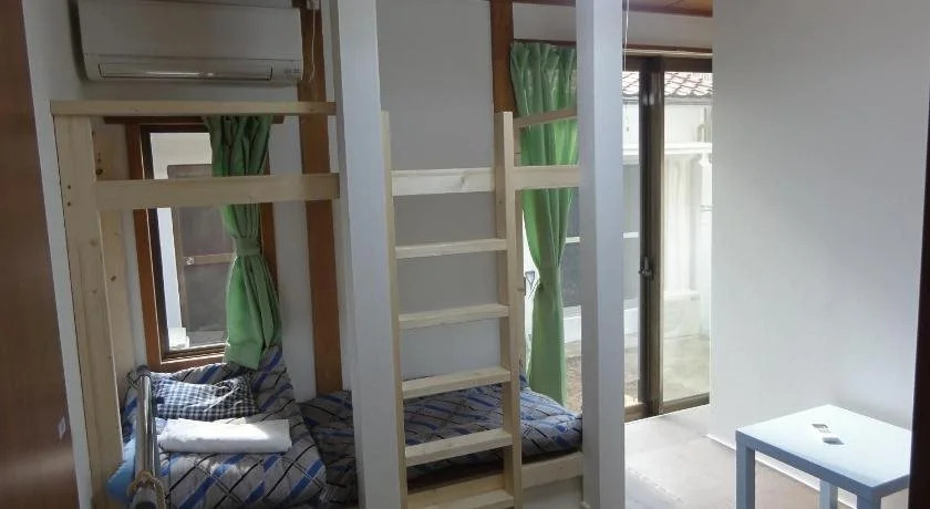 Tennoji Downtown Hostel Women Only (хостел для женщин)