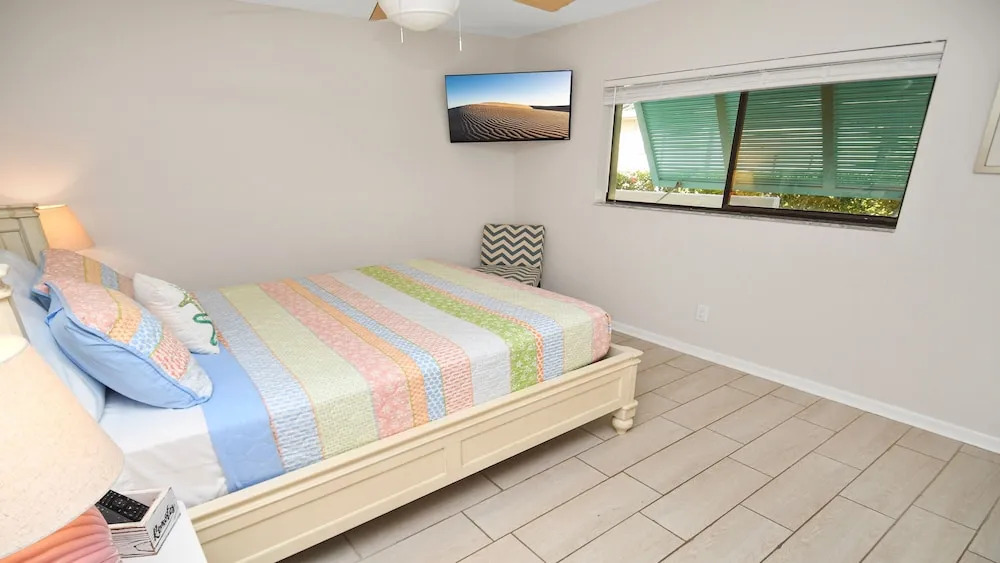 Amazing - 4 Bed Billiard Table Luxury Canal Pool