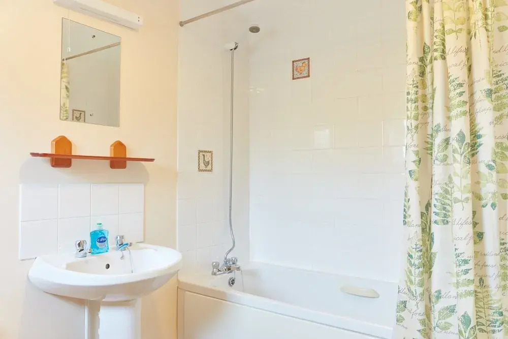 Spacious Cottage in Ashbourne, No Deposit