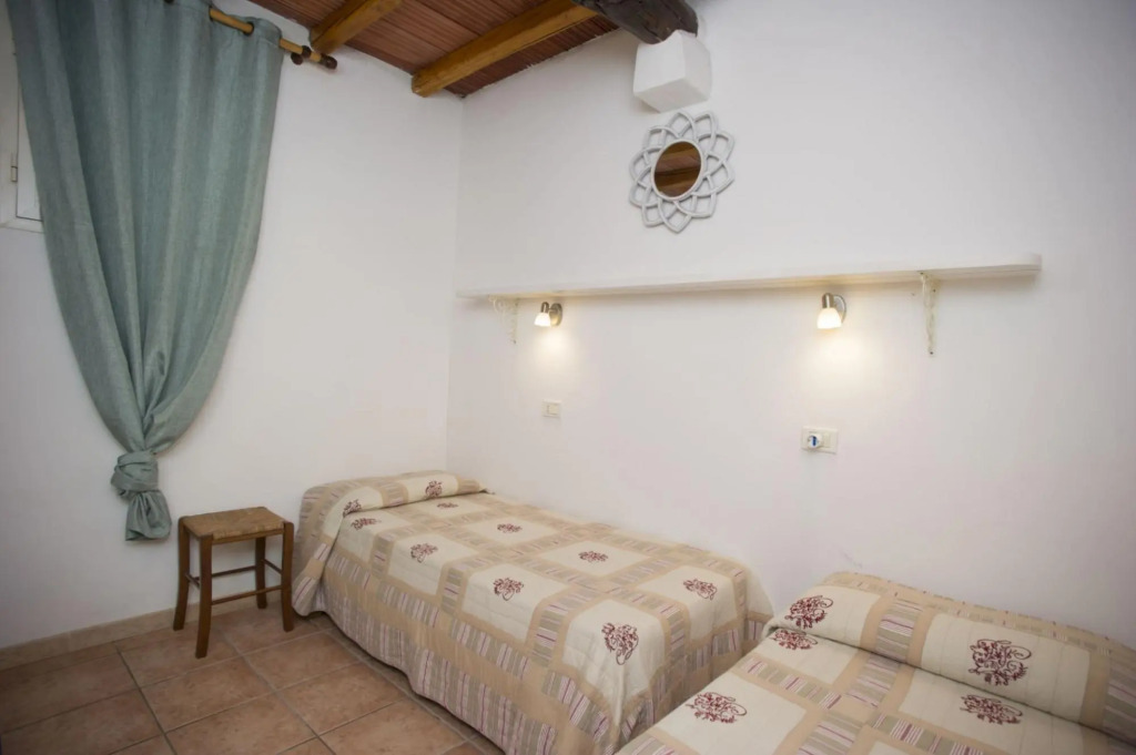 Apartment three-room Number 8 on the seafront of Morcone-MORCONE TRILO N° 8