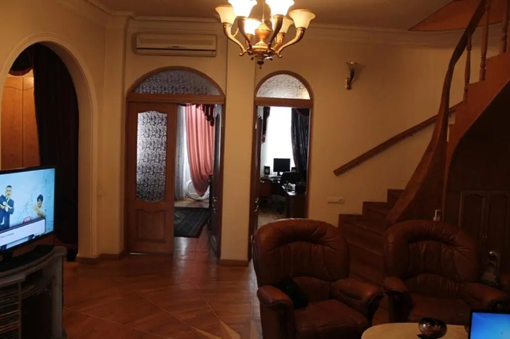 Hugy House